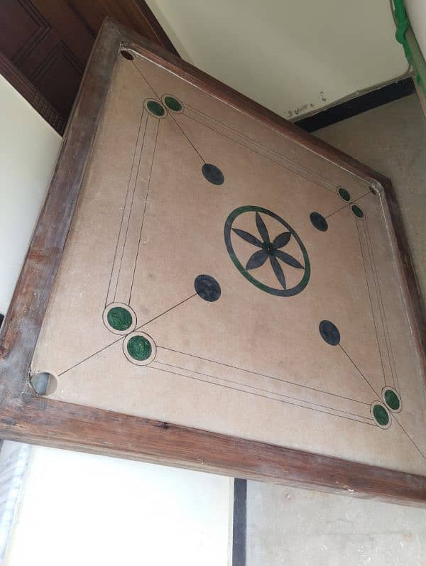 Carrom board 0