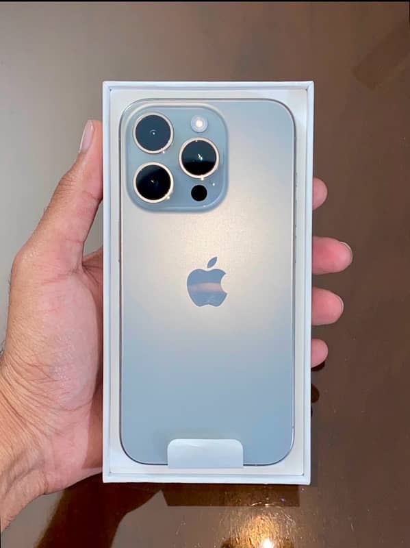 iPhone 15 pro Natural Titanium HK 0