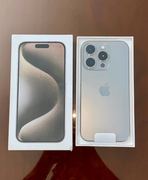 iPhone 15 pro Natural Titanium HK 2