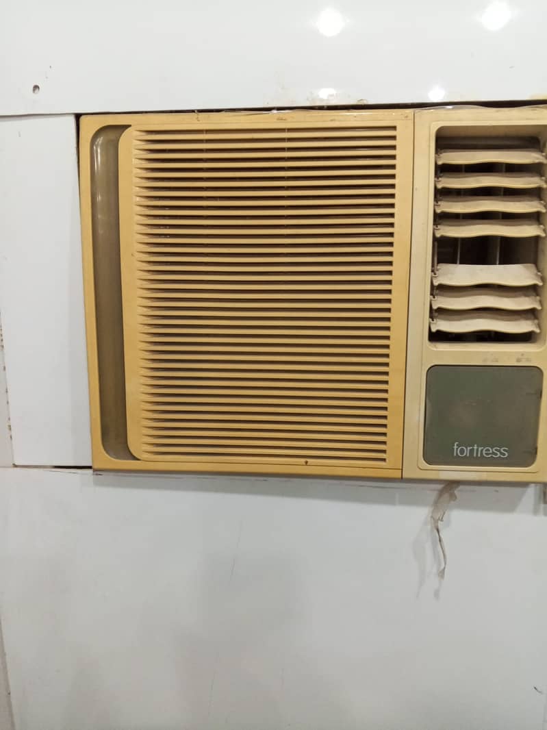 Good condition window AC for sale 0