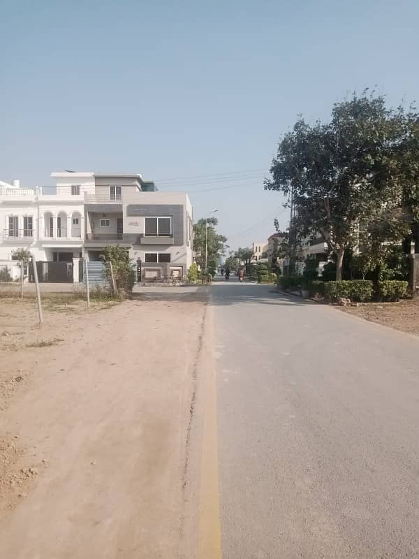 5Marla ready to possession plot available in Rose Block Parkview City Lahore 0