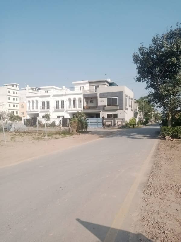 5Marla ready to possession plot available in Rose Block Parkview City Lahore 1