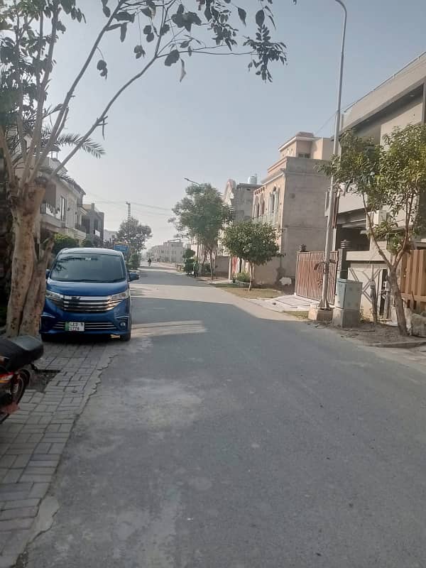 5Marla ready to possession plot available in Rose Block Parkview City Lahore 4