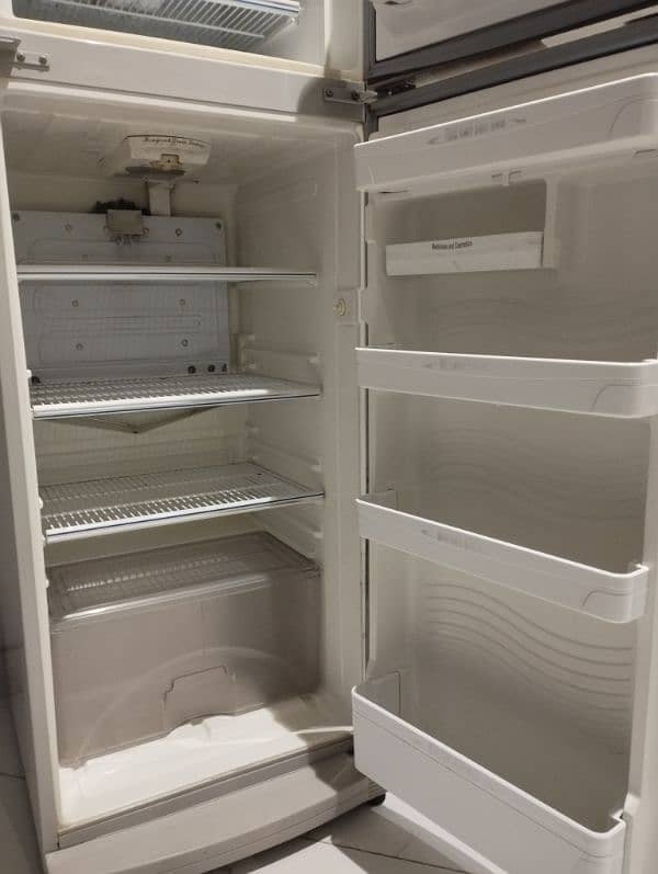 12 cubic Dawlance refrigerator 3