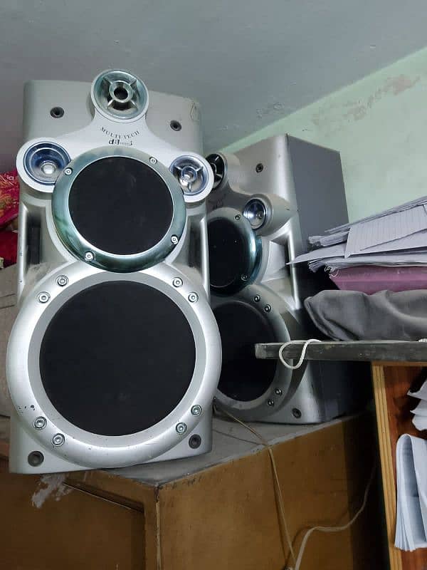 amplifier and speakers 4