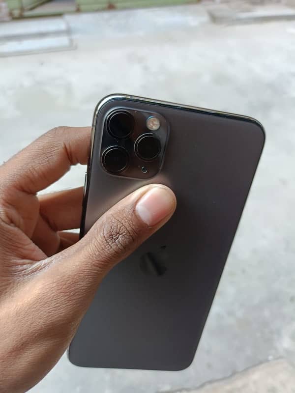 iPhone 11 Pro Max Dual PTA approved my Whatpp 03274672074 4