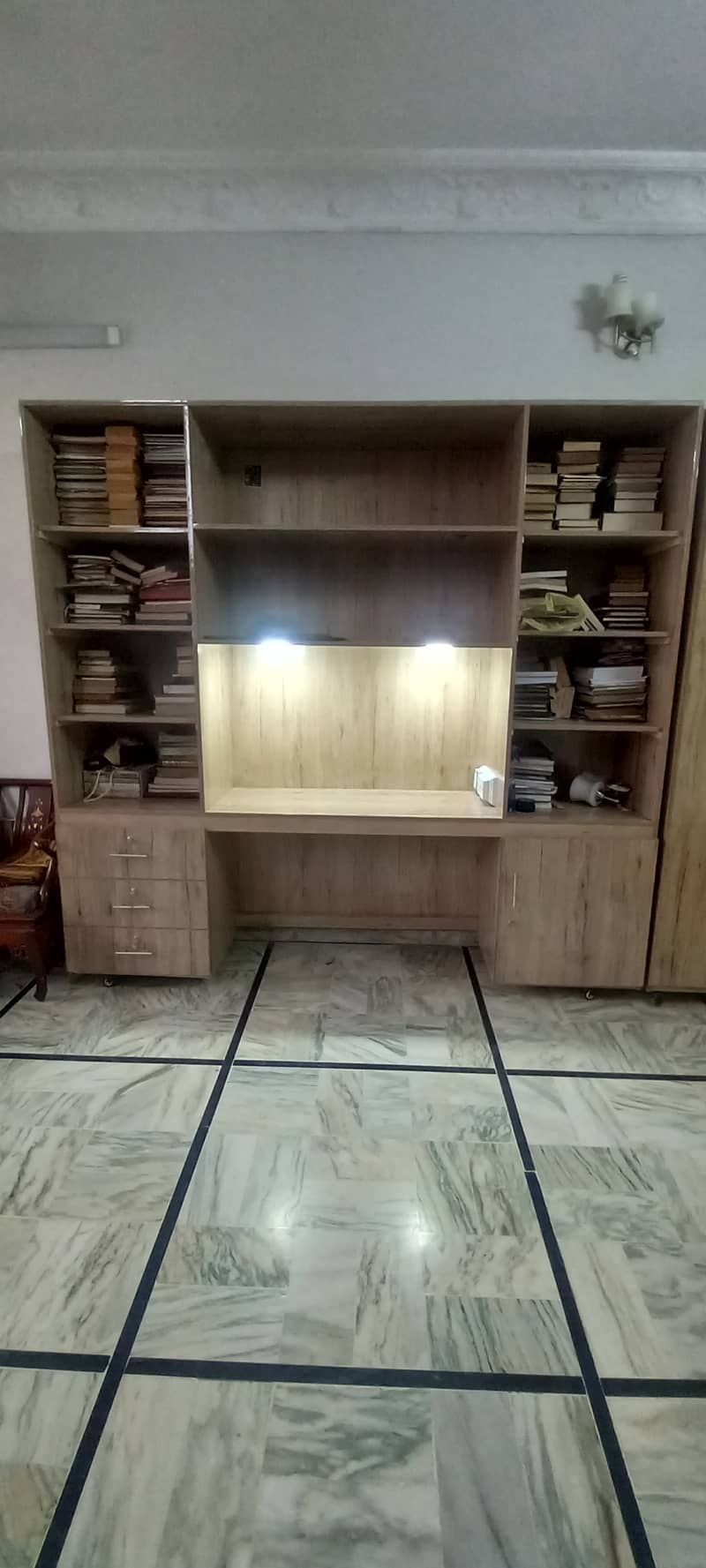 Bookshelf for sale 0