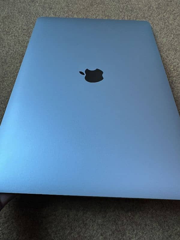 MacBook pro 19 2