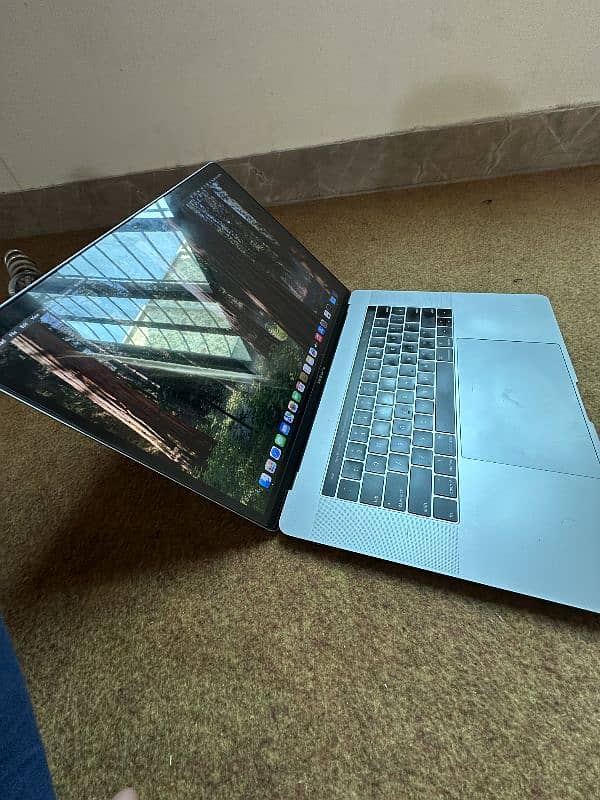 MacBook pro 19 9