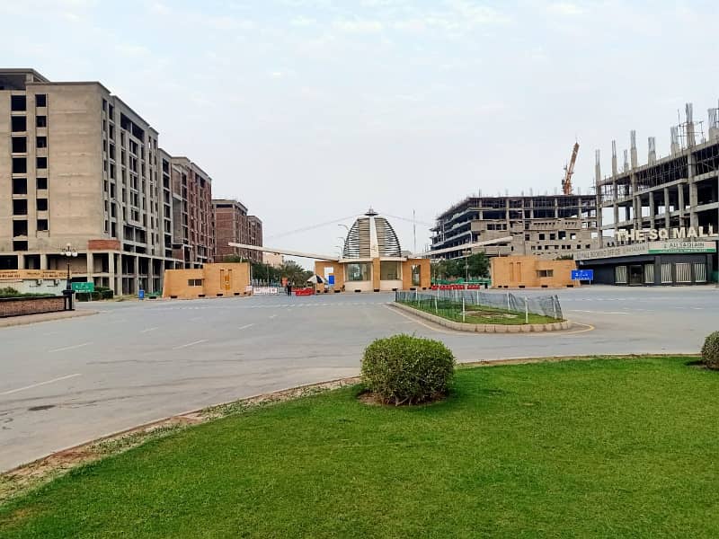 5 Marla Facing Park Plot For Sale in E Block Phase 2 Bahria Orchard Lahore. 4