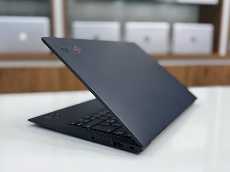 X1 Carbon 13th Generation Core i7 -32GB Ram - 512GB Nvme 1