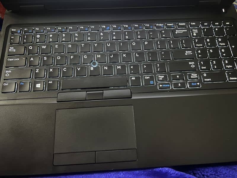 Dell latitude 5590 1