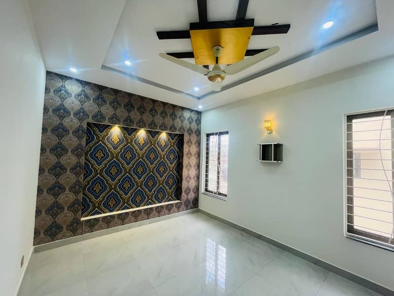 8 MARLA HOUSE CORNER FOR RENT IN BAHRIA TOWN LAHORE 12