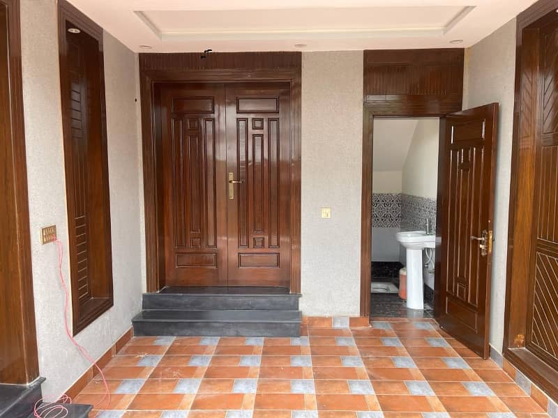 8 MARLA HOUSE CORNER FOR RENT IN BAHRIA TOWN LAHORE 25