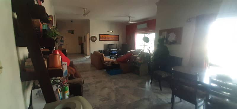 1 Kanal Double Unit Very Well Maintained House Available For Sale In DHA Lahore 2