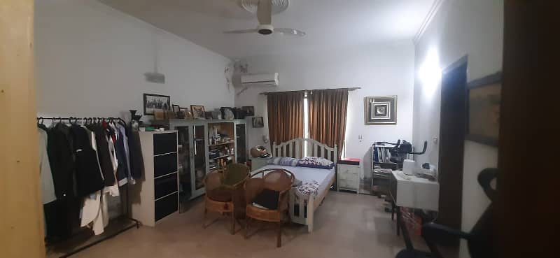 1 Kanal Double Unit Very Well Maintained House Available For Sale In DHA Lahore 5