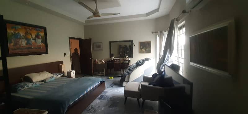 1 Kanal Double Unit Very Well Maintained House Available For Sale In DHA Lahore 8