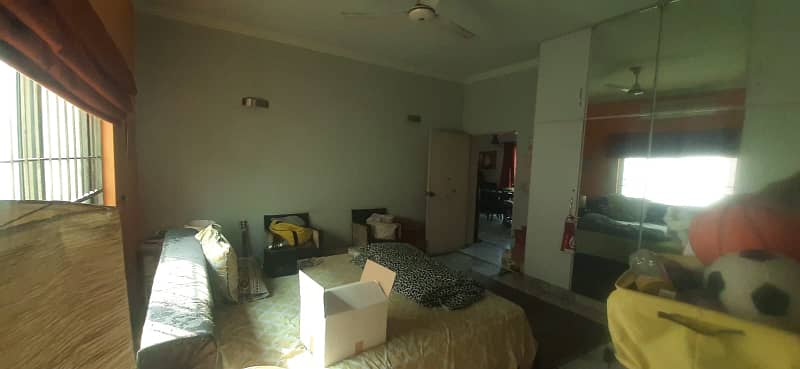 1 Kanal Double Unit Very Well Maintained House Available For Sale In DHA Lahore 10