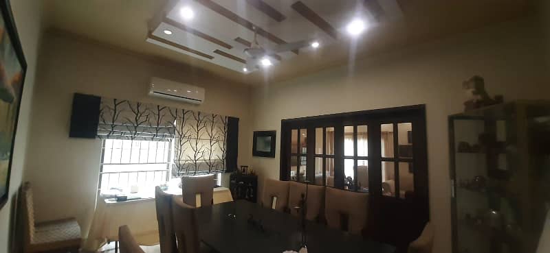 1 Kanal Double Unit Very Well Maintained House Available For Sale In DHA Lahore 11