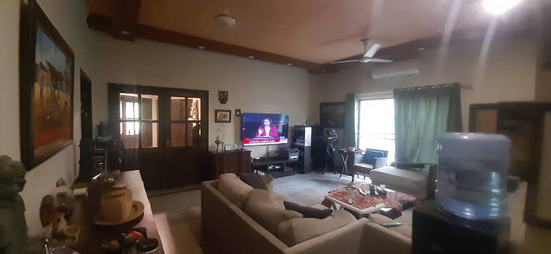 1 Kanal Double Unit Very Well Maintained House Available For Sale In DHA Lahore 19