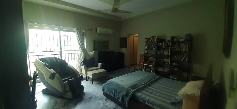 1 Kanal Double Unit Very Well Maintained House Available For Sale In DHA Lahore 24