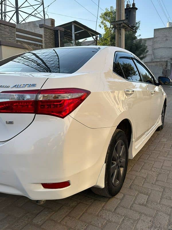 Toyota Corolla Altis 1.6 2015 4