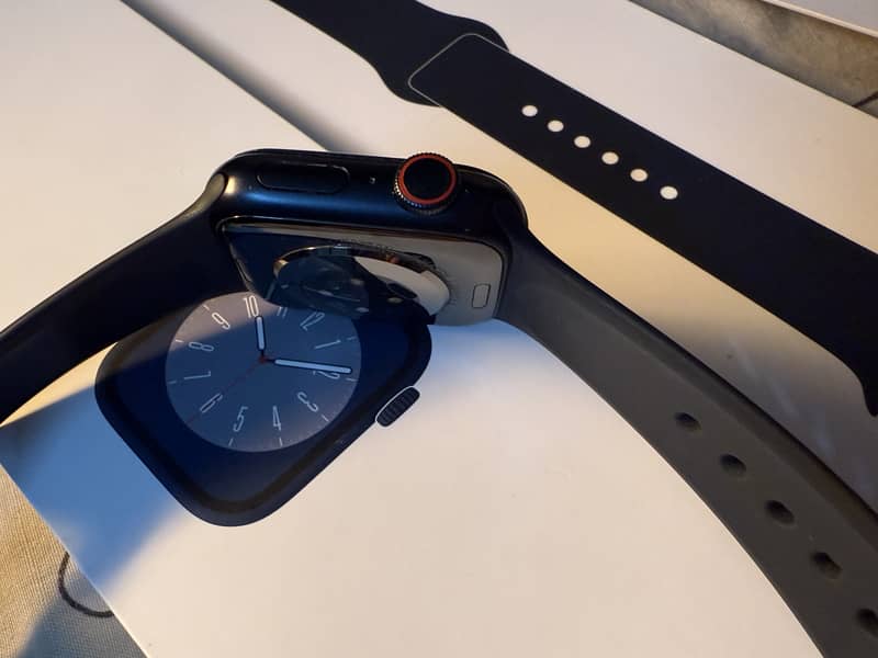 Apple Watch series 8 sports 4