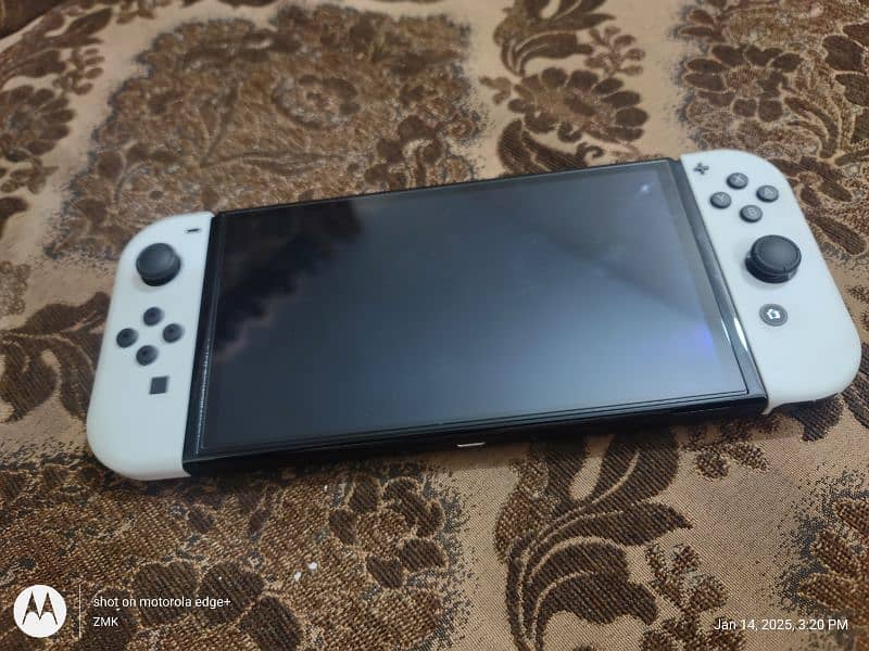 Nintendo Switch OLED 1