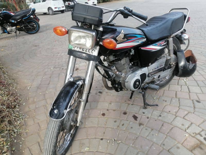 Honda CG 125 Blacke color 10/9.5 condition buye and drive 1