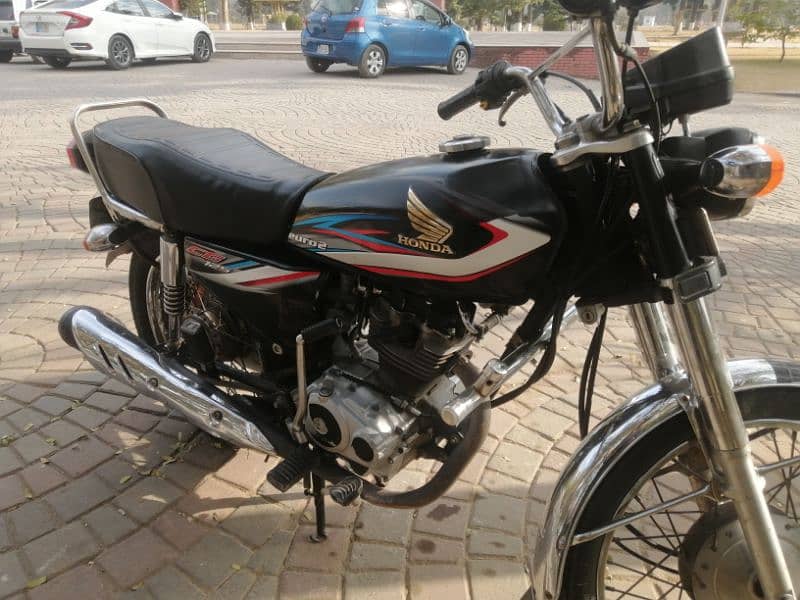 Honda CG 125 Blacke color 10/9.5 condition buye and drive 2