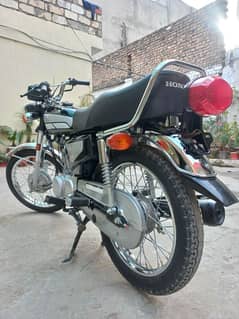 Honda 2024 model Islamabad number 5500km driven