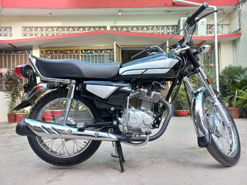 Honda 2024 model Islamabad number 5500km driven 3