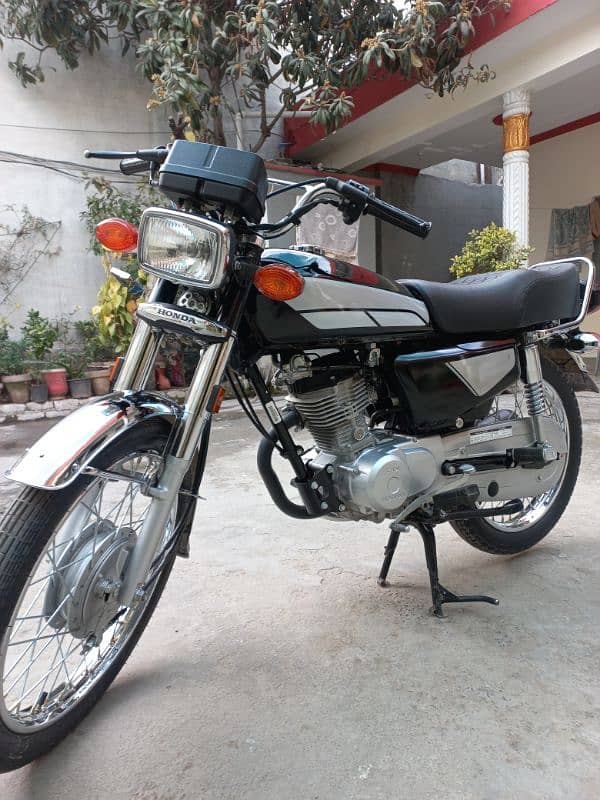 Honda 2024 model Islamabad number 5500km driven 6