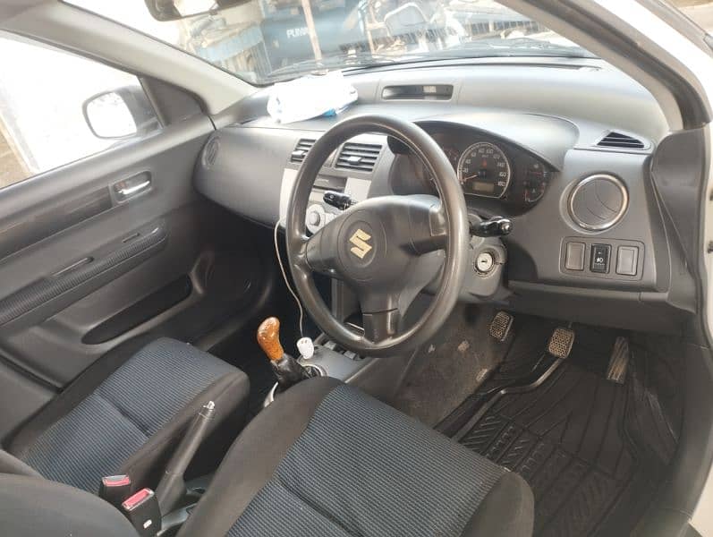 Suzuki Swift  DLX 2012 17