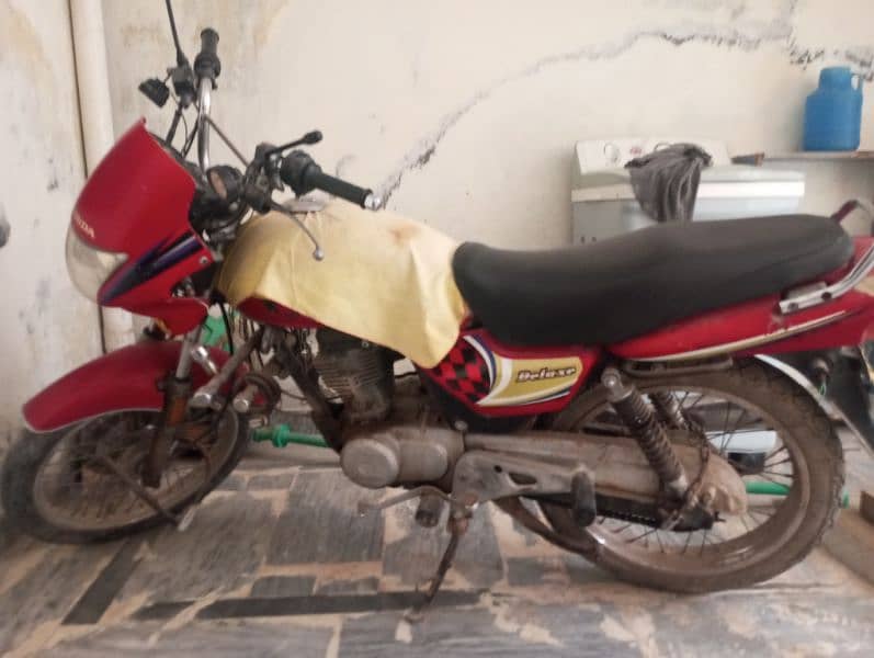 Deluxe 125 very good condition buhut Kam istaml hoa he 15