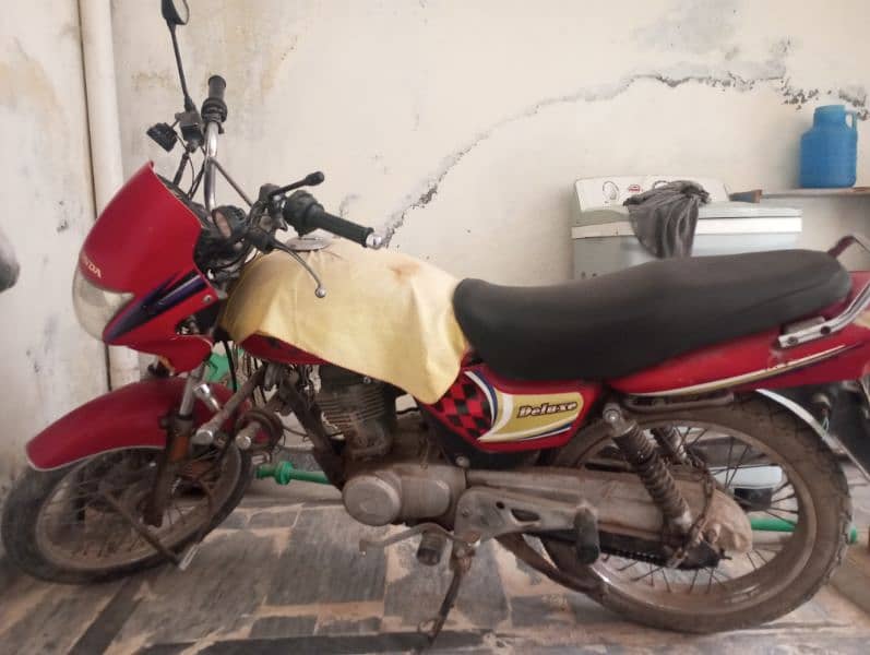 Deluxe 125 very good condition buhut Kam istaml hoa he 16