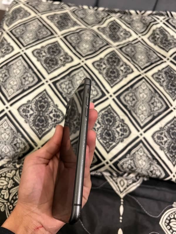 Iphone 11 64 gb NON PTA Jv 2