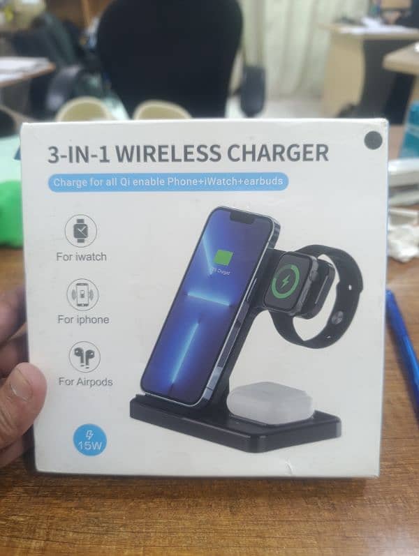 iPhone 3 in 1 wireless Charger 0