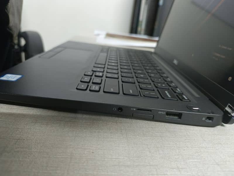 Dell Latitude 7400 2 in 1 4