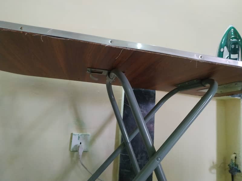 Foldable Iron Stand 2