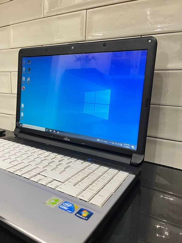 Laptop Fujitsu 2