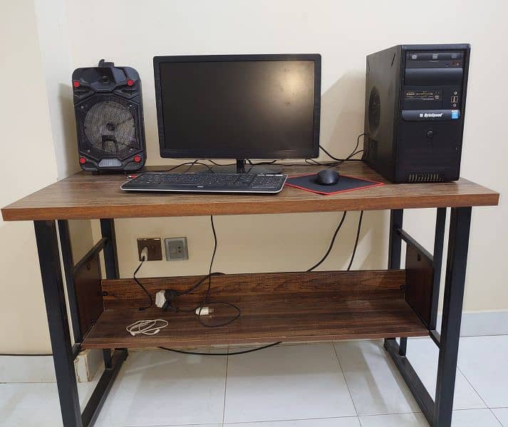 Computer Table for Sale Urgent 0