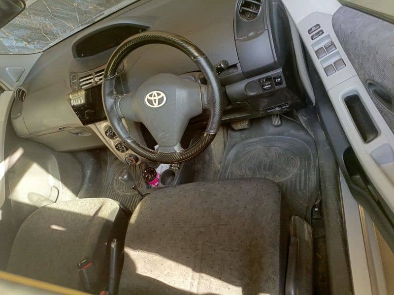 Toyota Vitz 2010 3