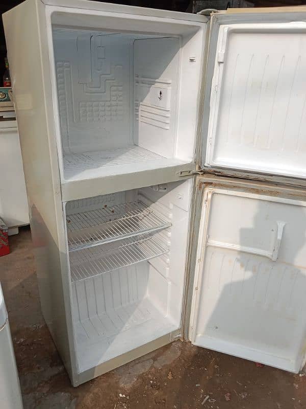 Orient Medium Size Refrigerator Genuine condition 2