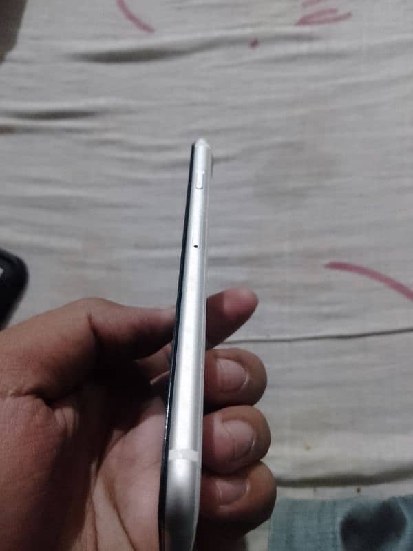 i phone Se2020 64 gb non-pta e sim working 3