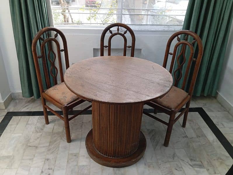 plywood dining table with 6 wooden chairs. Nahayat sasta. 0