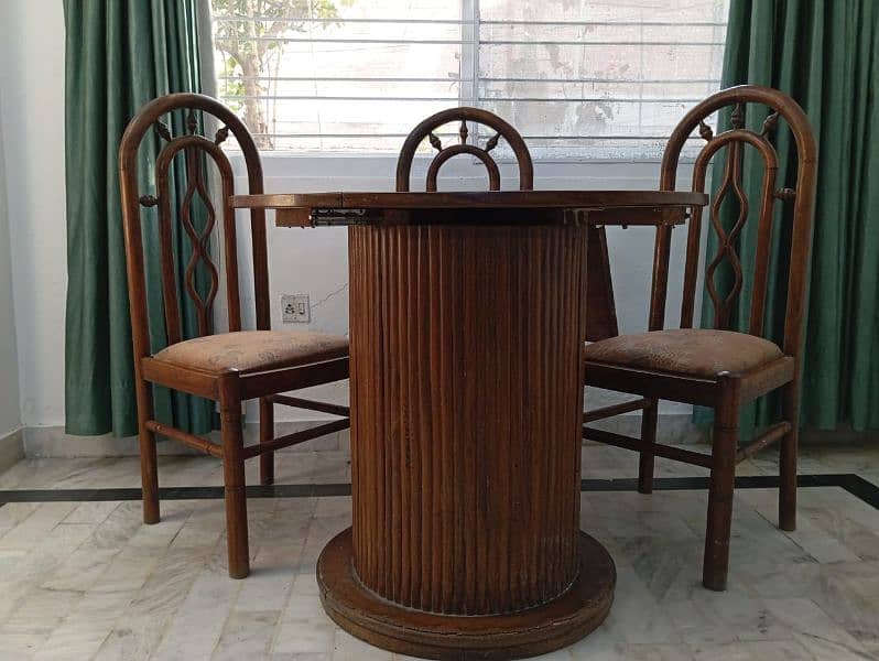 plywood dining table with 6 wooden chairs. Nahayat sasta. 1