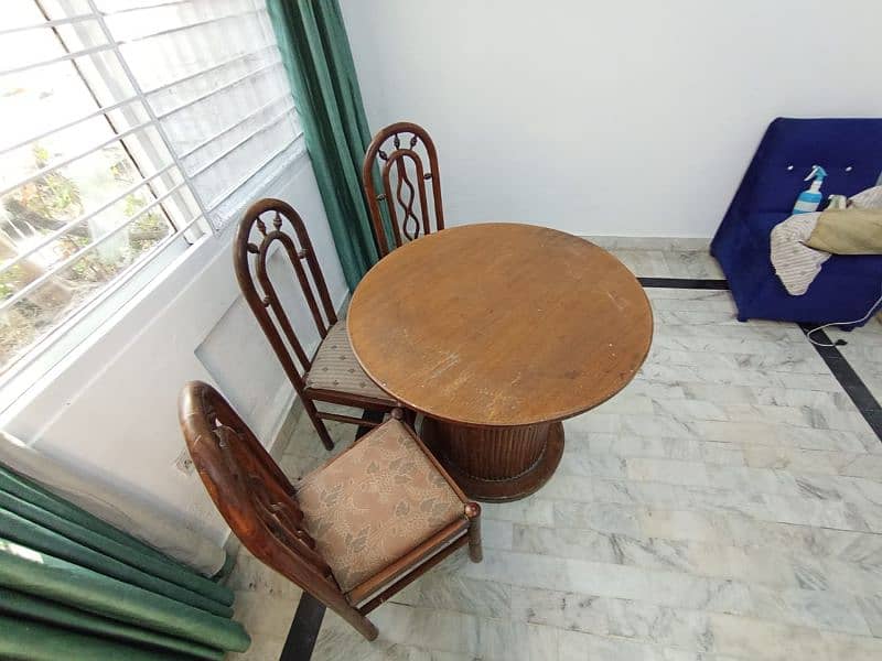 plywood dining table with 6 wooden chairs. Nahayat sasta. 2