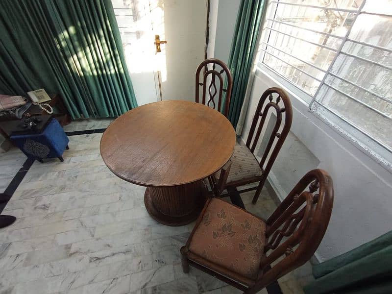 plywood dining table with 6 wooden chairs. Nahayat sasta. 3