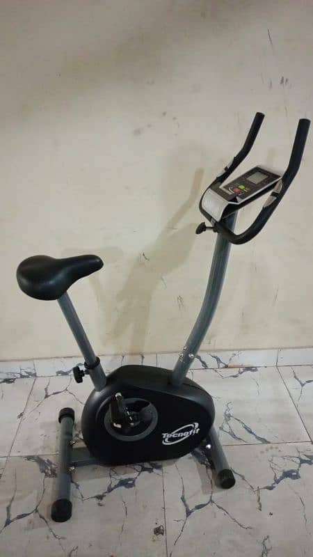 treadmils. (0309 5885468). ellapticals. spin bikes. gym cycles. home gym 16